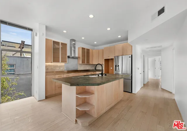 3rd image of 22 28Th Pl, Venice, CA 90291 | MLS# 26843935