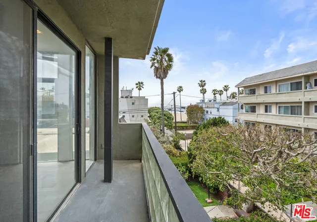 5th image of 22 28Th Pl, Venice, CA 90291 | MLS# 26843935