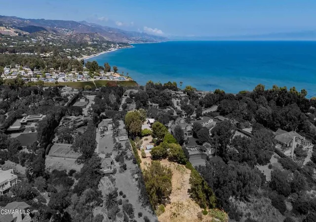 Photo 2 of Single family home for sale at 6749 Zumirez Dr, Malibu, CA 90265 | MLS# 226002642 | Listing updated on 2026-06-24