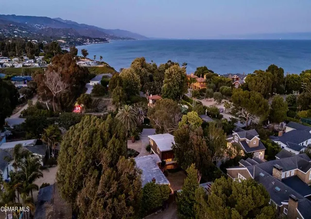Photo 4 of Single family home for sale at 6749 Zumirez Dr, Malibu, CA 90265 | MLS# 226002642 | Listing updated on 2026-06-24