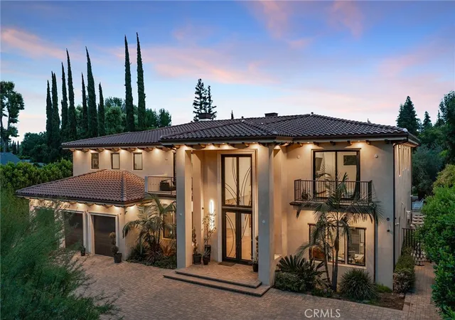 Photo 3 of Mansion for sale at 23042 Calvert St, Woodland Hills, CA 91367 | MLS# SR26122630 | Listing updated on 2026-10-01