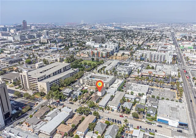 Listing Photo 4 - Condo for sale in building located at 1125 Linden Ave, Long Beach, CA 90813