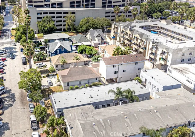 Listing Photo 5 - Condo for sale in building located at 1125 Linden Ave, Long Beach, CA 90813