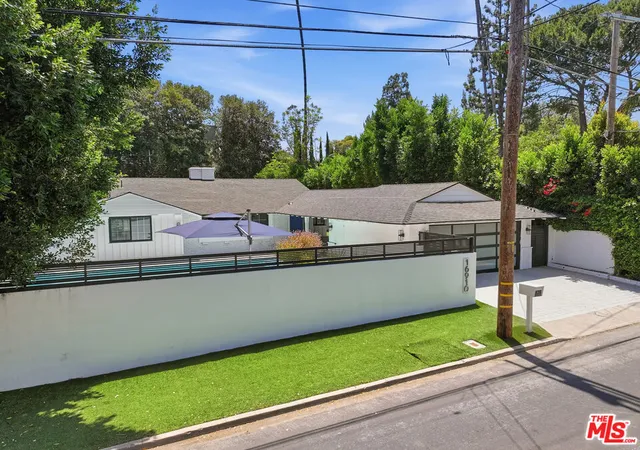 2nd image of 16910 Magnolia Blvd, Encino, CA 91316 | MLS# 26843725