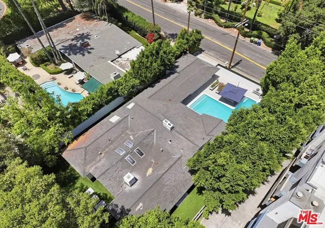 3rd image of 16910 Magnolia Blvd, Encino, CA 91316 | MLS# 26843725