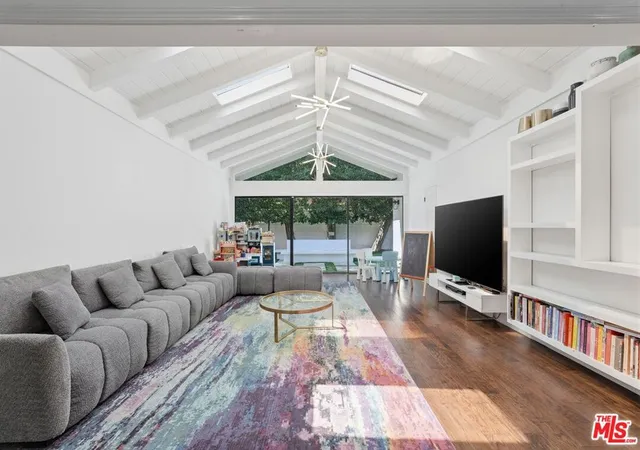 4th image of 16910 Magnolia Blvd, Encino, CA 91316 | MLS# 26843725