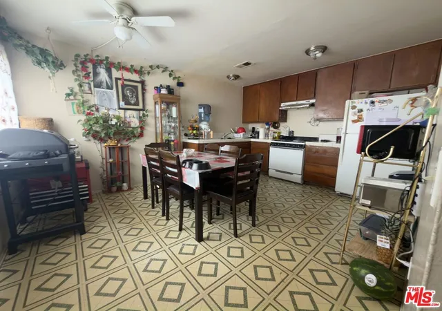 2nd image of 2330 El Dorado Ave #D, Oxnard, CA 93033 | MLS# 26842657