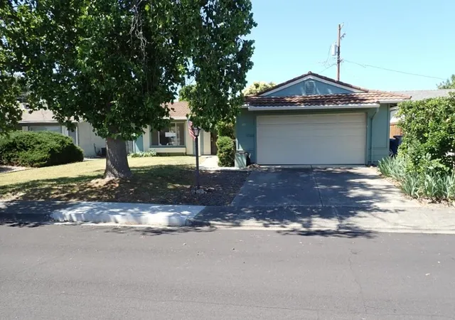 Photo 2 of Sale Pending at 169 Rainier Cir, Vacaville, CA 95687 | MLS# ML82050042 | Listing updated on 2026-09-28