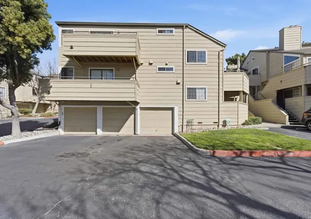 Photo 2 of Condo for sale at 3115 Heather Ridge Dr, San Jose, CA 95136 | MLS# ML82049545 | Listing updated on 2026-10-01