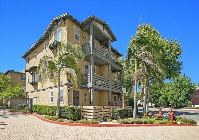 Listing Photo 2 - Condo for sale in building located at 441 S Glendora Ave, Glendora, CA 91741