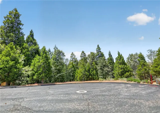 Photo 4 of Land for sale at 372 Redtail Hawk, Lake Arrowhead, CA 92352 | MLS# IG26119749 | Listing updated on 2026-06-10