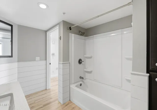 2nd image of 865 S B St, Oxnard, CA 93030