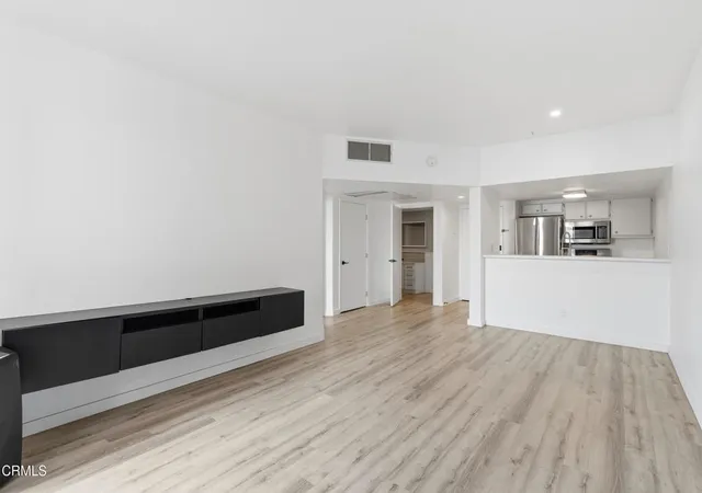 4th image of 865 S B St #Q2, Oxnard, CA 93030 | MLS# V1-36843