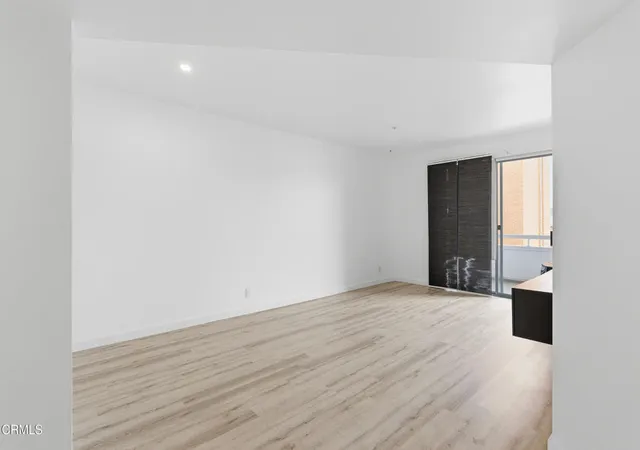 5th image of 865 S B St #Q2, Oxnard, CA 93030 | MLS# V1-36843