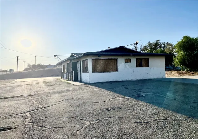 Listing Photo 4 - Condo for sale in building located at 15720 Mojave Dr, Victorville, CA 92394