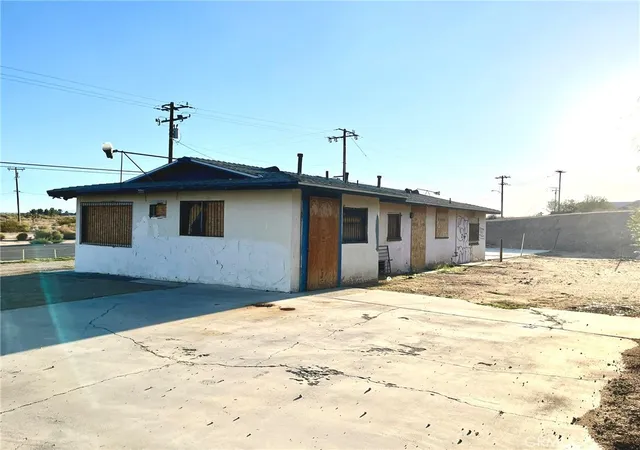 Listing Photo 5 - Condo for sale in building located at 15720 Mojave Dr, Victorville, CA 92394