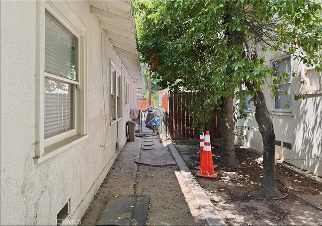 3rd image of 200 Oregon, Bakersfield, CA 93305 | MLS# SC26123465