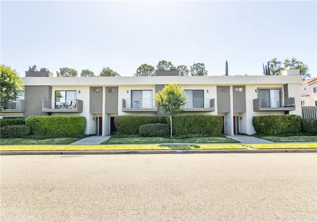 Homes for sale in Calabasas, CA | 4327 Freedom #5, Calabasas, CA 91302 | MLS# SR26122017