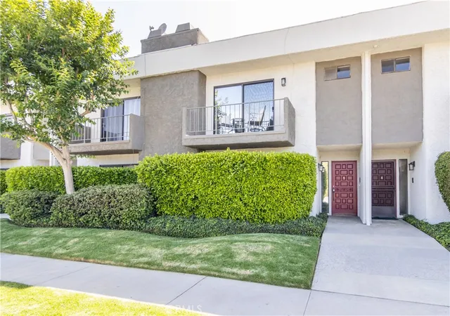 Homes for sale in Calabasas, CA | 4327 Freedom #5, Calabasas, CA 91302 | MLS# SR26122017