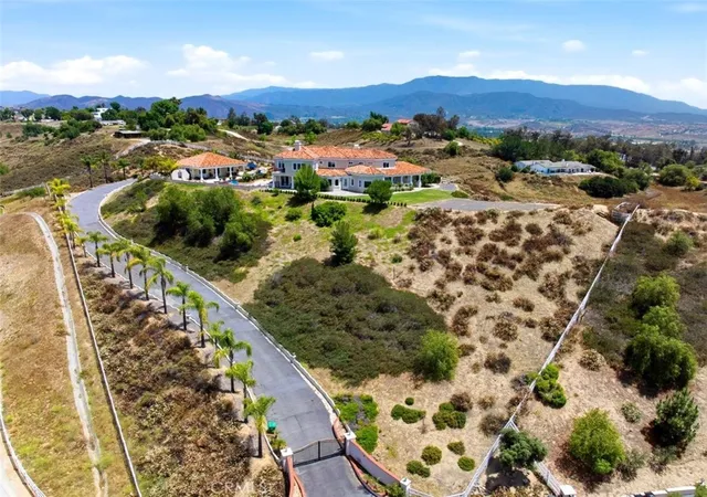 Photo 4 of Single family home for sale at 34351 Calle Vista, Temecula, CA 92592 | MLS# SW26123498 | Listing updated on 2026-06-07