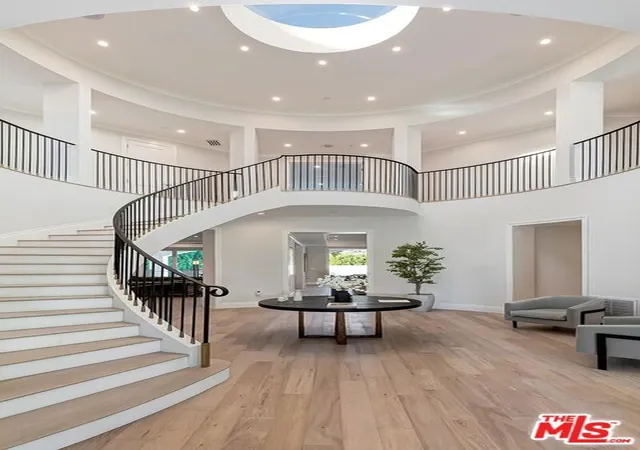2nd image of 722 N Camden Dr, Beverly Hills, CA 90210 | MLS# 26843411