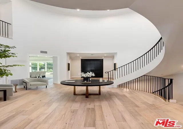 3rd image of 722 N Camden Dr, Beverly Hills, CA 90210 | MLS# 26843411