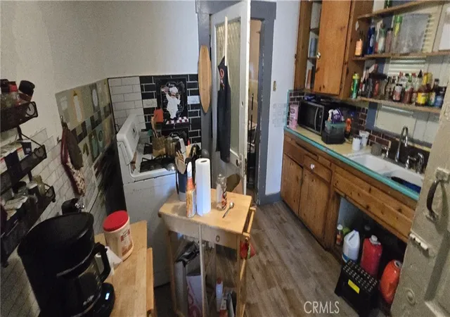 Photo 3 of Single family home for sale at 405 Ardmore Ave, Hermosa Beach, CA 90254 | MLS# AR26123390 | Listing updated on 2026-09-19