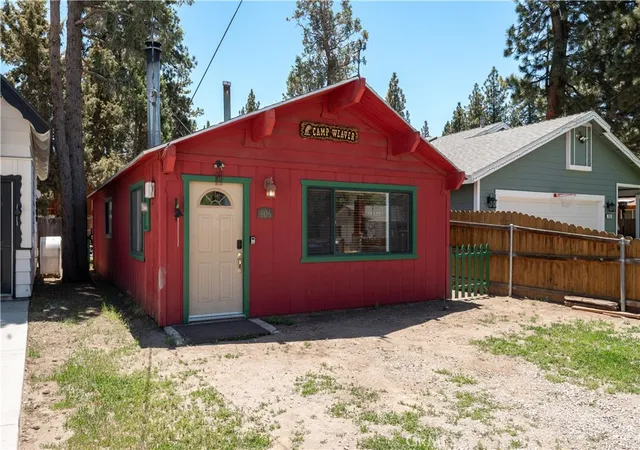 3rd image of 906 W Country Club Blvd, Big Bear City, CA 92314 | MLS# DW26113593
