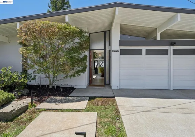 Photo 3 of Sale Pending at 5842 Highwood Rd, Castro Valley, CA 94552 | MLS# 41137480 | Listing updated on 2026-07-02