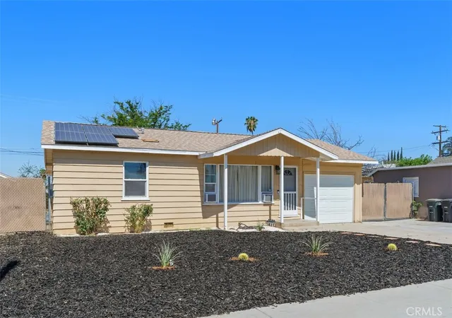 Photo 3 of Single family home for sale at 415 S Carmalita, Hemet, CA 92543 | MLS# IG26111848 | Listing updated on 2026-10-01