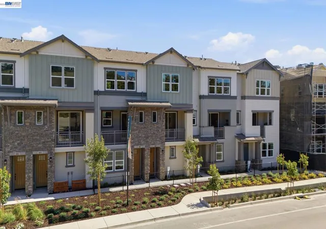 Photo 2 of Condo for sale at 2009 Cascade Way, San Ramon, CA 94583 | MLS# 41137483 | Listing updated on 2026-09-04