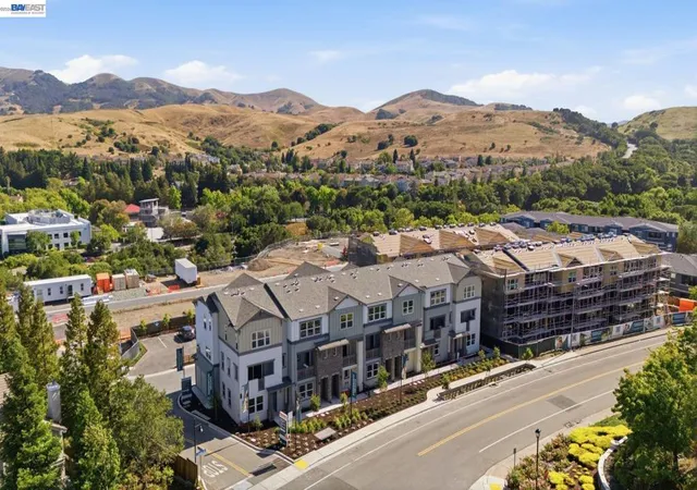 Listing Photo 4 - Condo for sale in building located at 2009 Cascade Wy, San Ramon, CA 94583