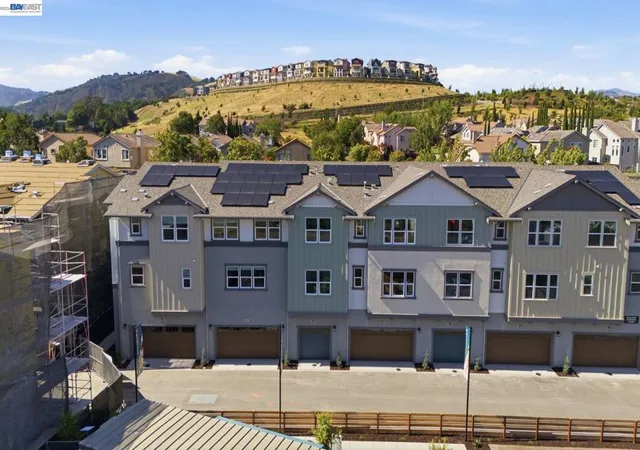Listing Photo 5 - Condo for sale in building located at 2009 Cascade Wy, San Ramon, CA 94583