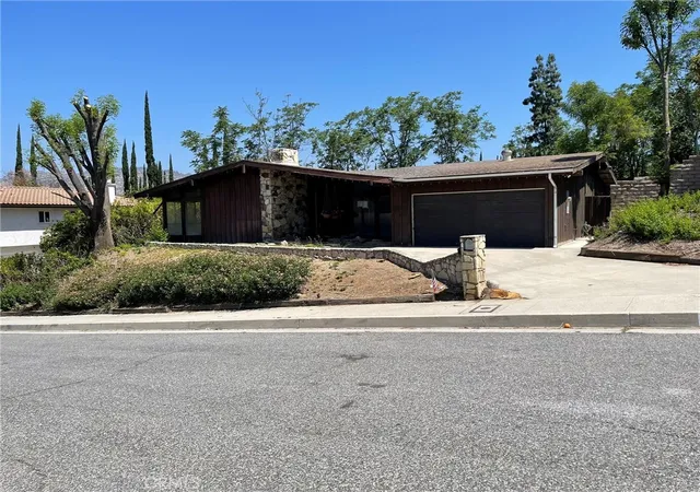 3rd image of 22235 Parthenia St, Canoga Park, CA 91304 | MLS# SR26123649