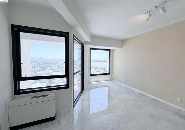 3rd image of 6363 Christie Ave #1501, Emeryville, CA 94608 | MLS# 41137497