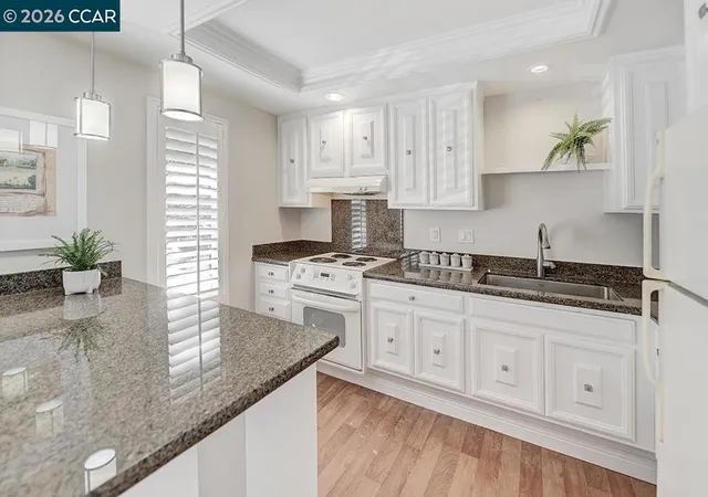 2nd image of 1324 Canyonwood Ct #1, Walnut Creek, CA 94595 | MLS# 41137501