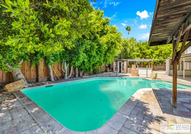 Photo 1 of Single family home for sale at 401 E Glen S Cir, Palm Springs, CA 92262 | MLS# 26843887PS | Listing updated on 2026-10-08