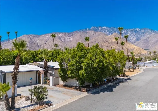 Photo 3 of Single family home for sale at 401 E Glen S Cir, Palm Springs, CA 92262 | MLS# 26843887PS | Listing updated on 2026-10-08