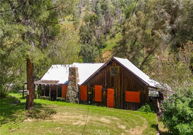 3rd image of 10049 Incline Rd, El Portal, CA 95318 | MLS# MP26113990