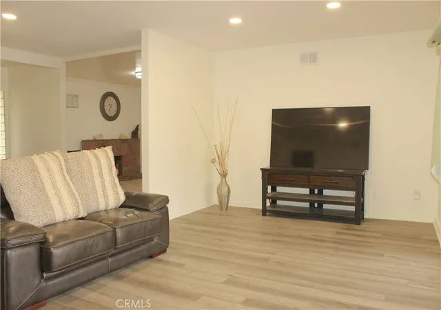 3rd image of 20124 Citronia, Chatsworth, CA 91311 | MLS# SR26117674