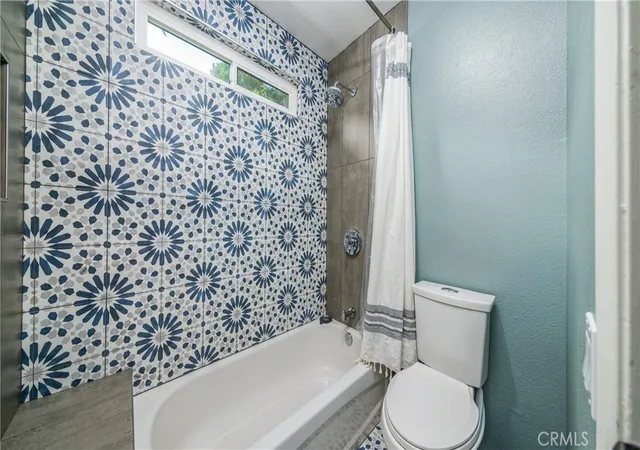 Homes for sale in Van Nuys, CA | 7422 Hazeltine, Van Nuys, CA 91405 | MLS# SR26122749
