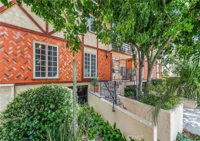 Homes for sale in Van Nuys, CA | 7422 Hazeltine, Van Nuys, CA 91405 | MLS# SR26122749