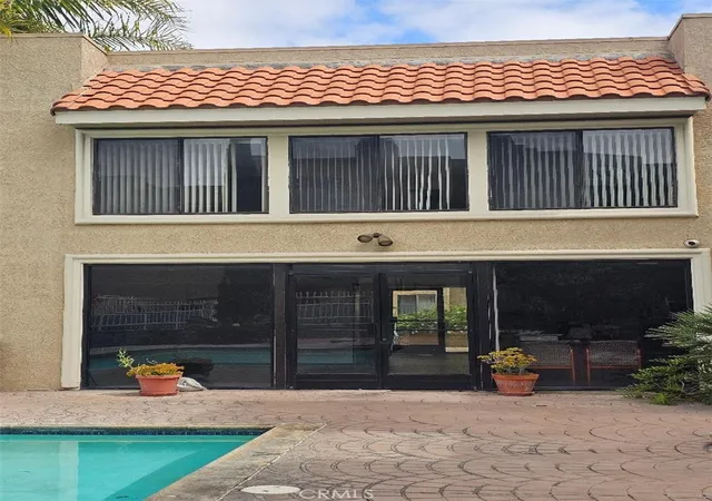 Homes for sale in Long Beach, CA | 550 Orange Avenue, Long Beach, CA 90802 | Houzeo