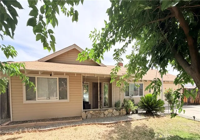 Photo 2 of Single family home for sale at 41931 Thornton Ave, Hemet, CA 92544 | MLS# SW26123751 | Listing updated on 2026-06-28