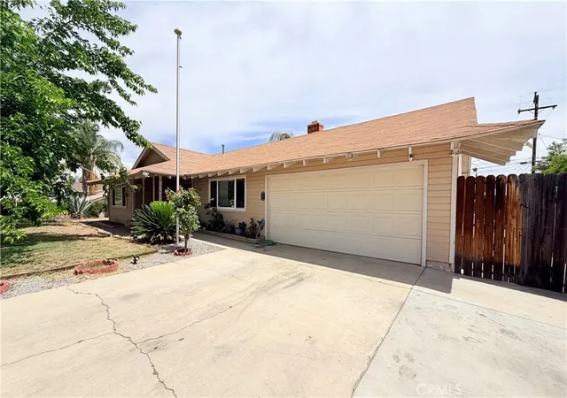 Photo 2 of Single family home for sale at 41931 Thornton Ave, Hemet, CA 92544 | MLS# SW26123751 | Listing updated on 2026-06-28