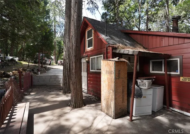 Photo 3 of Single family home for sale at 25020 Moon Dr, Crestline, CA 92325 | MLS# CV26123849 | Listing updated on 2026-09-03