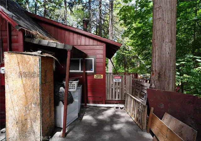 Photo 4 of Single family home for sale at 25020 Moon Dr, Crestline, CA 92325 | MLS# CV26123849 | Listing updated on 2026-09-03