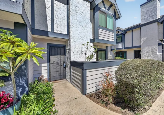 Photo 3 of Townhouse for sale at 19231 Sherman #27, Reseda, CA 91335 | MLS# RS26123874 | Listing updated on 2026-08-04