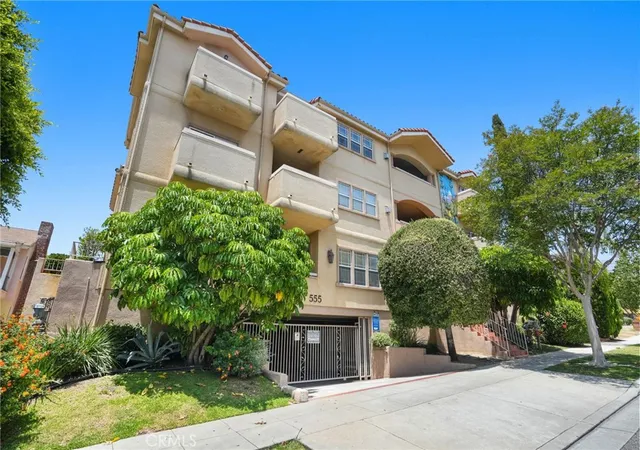 2nd image of 555 E Santa Anita #301, Burbank, CA 91501 | MLS# SR26123960