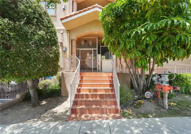 3rd image of 555 E Santa Anita, Burbank, CA 91501